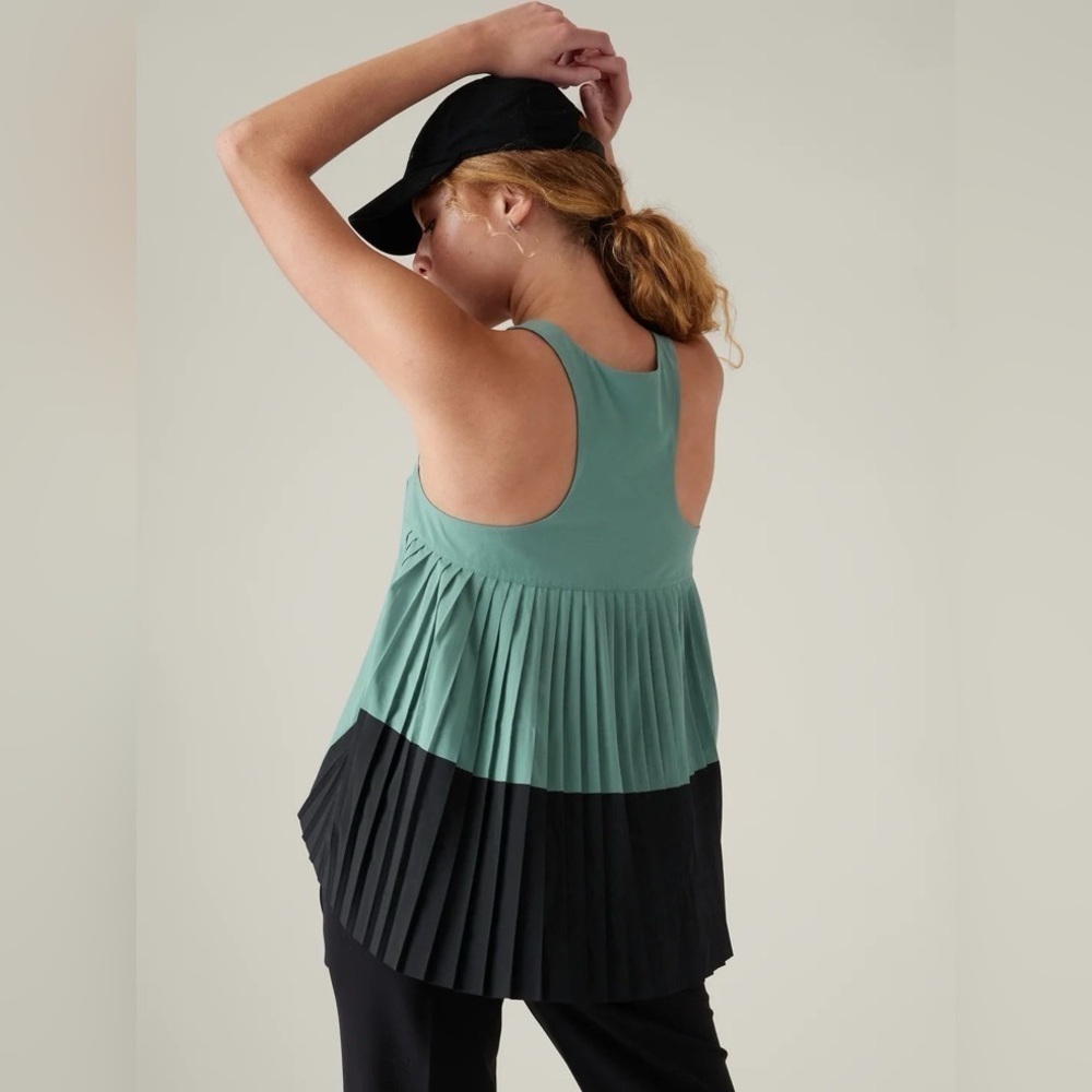 NWT! Athleta Deep Ocean Teal Swing Forward Pleated Tank - Multiple 💿